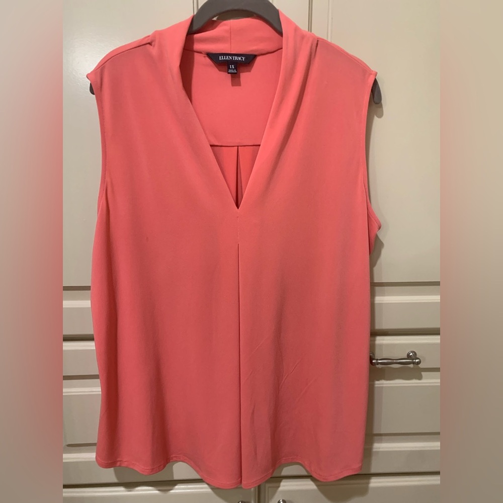 Plus size sleevelesss blouse